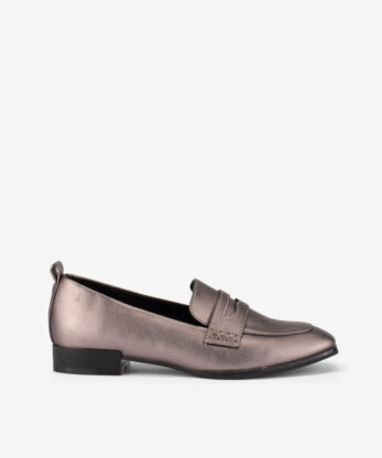 SAPATO LOAFER ESTILO MOCASSIN METALIZADO COM FORMA QUADRADA