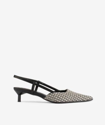 SAPATO PUMP SLING BACK EM RÁFIA DE SALTO KITTEN COM FORMA PONTIAGUDA