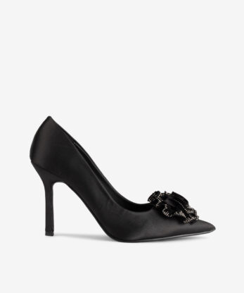 SAPATO STILETTO EM CETIM COM APLICAÇÃO
